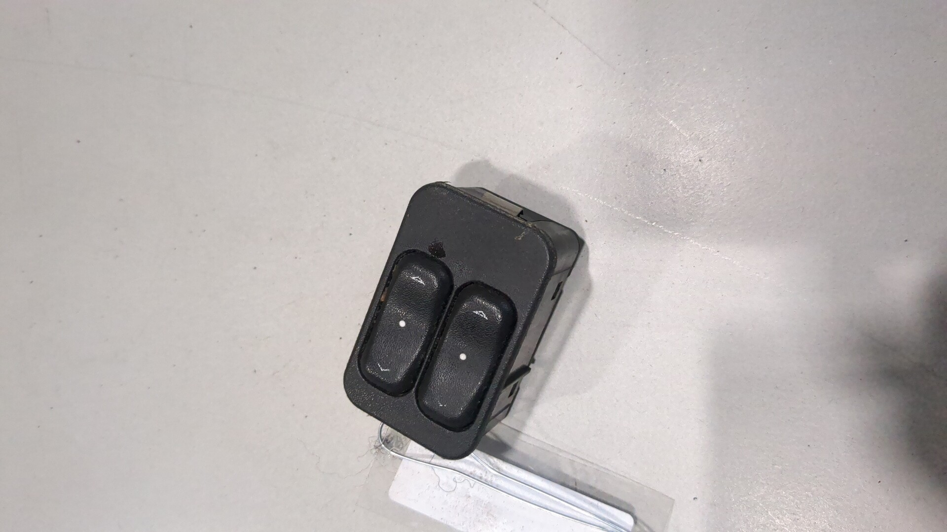 Кнопка стеклоподъемника