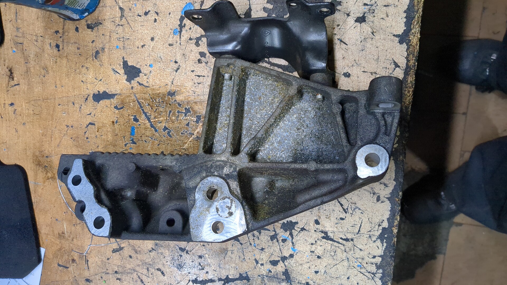 Кронштейн двигателя