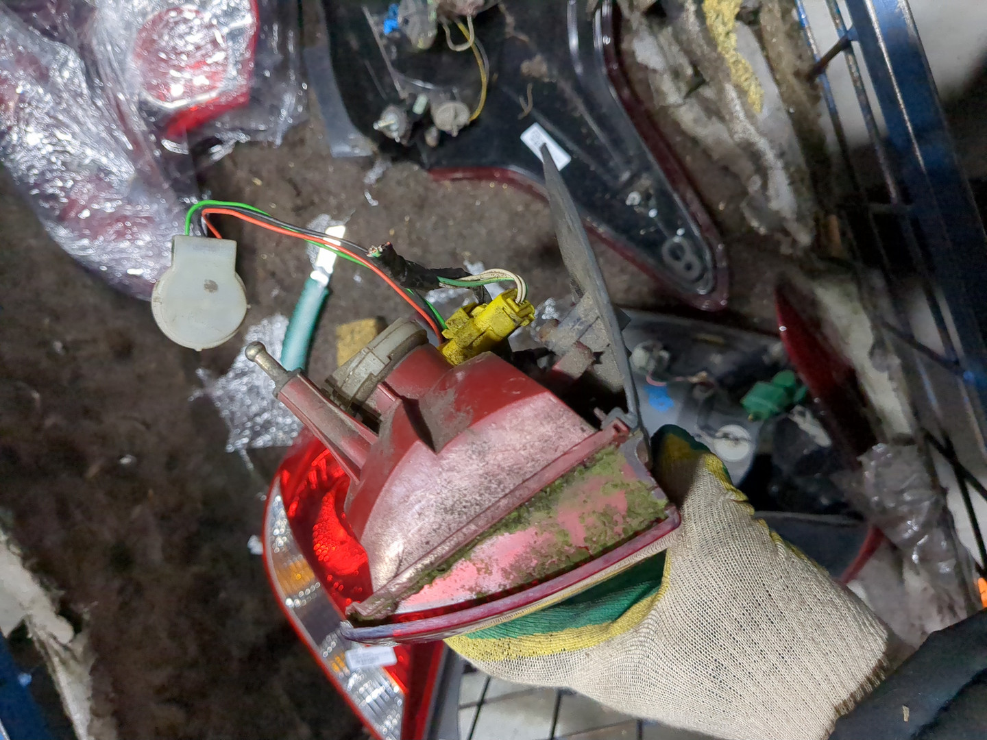 Фонарь задний левый