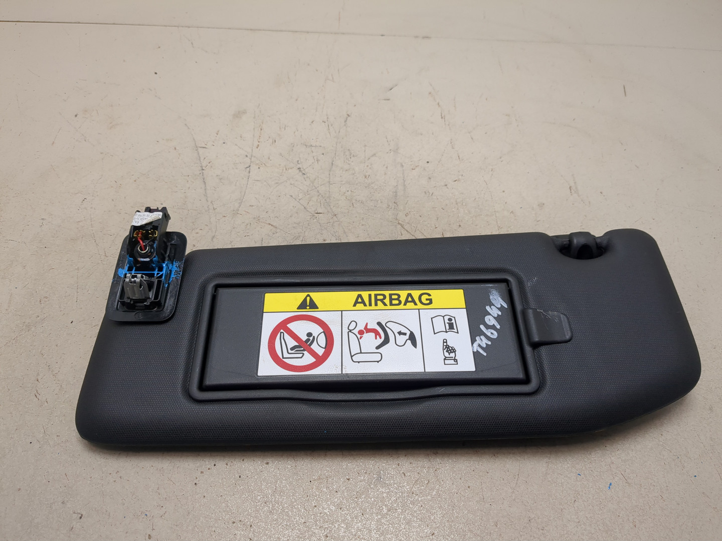 Козырек солнцезащитный