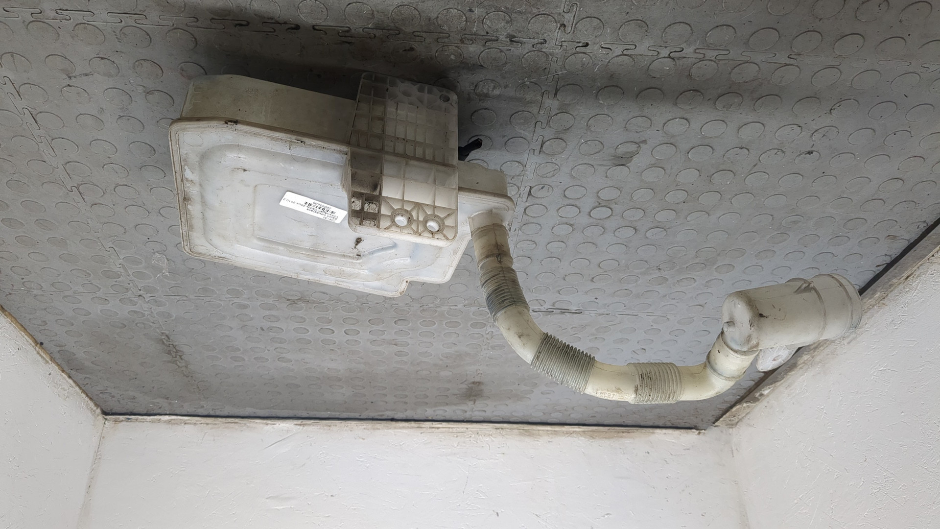 Бачок омывателя лобового стекла