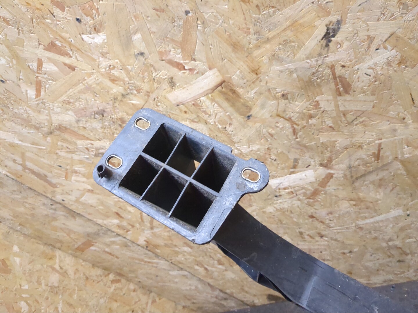 Усилитель переднего бампера