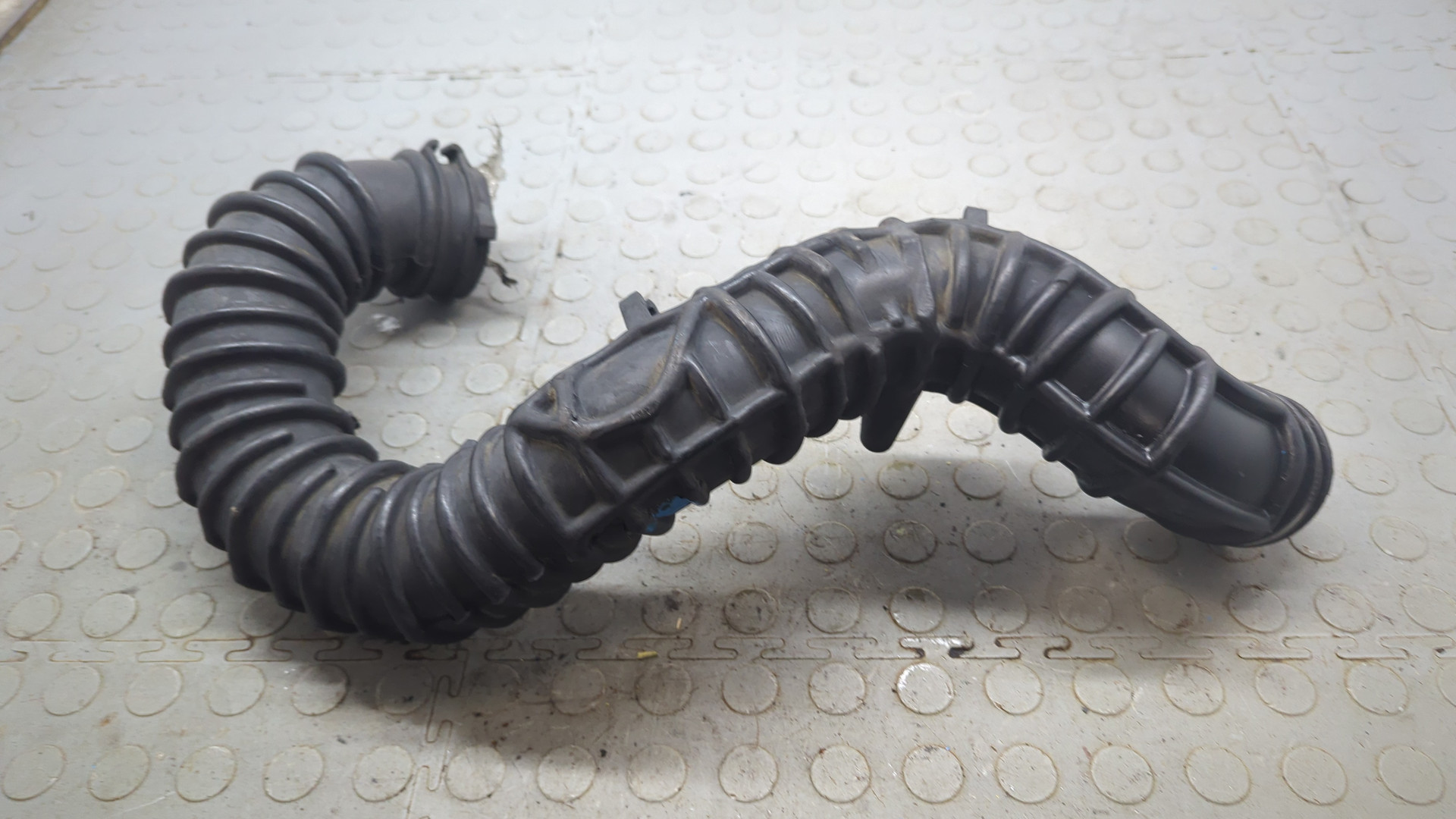 Патрубок воздушного фильтра