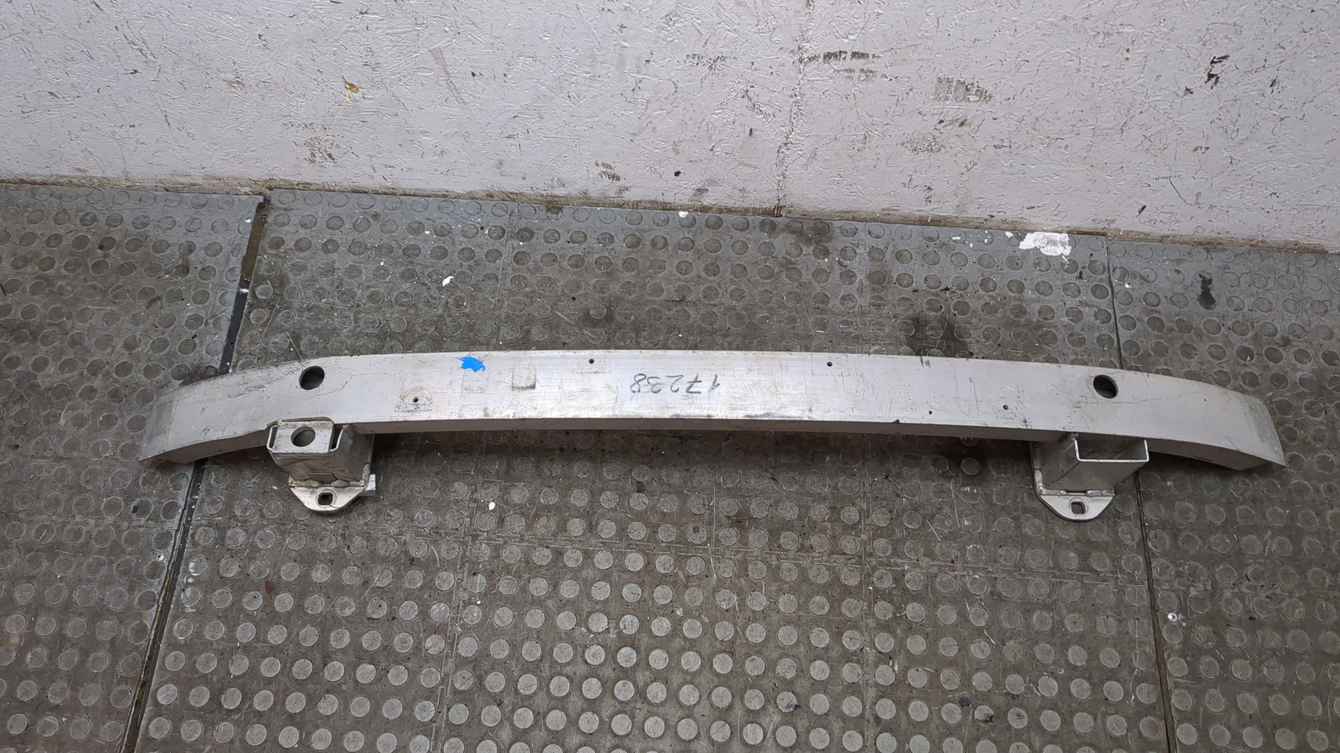 Усилитель переднего бампера