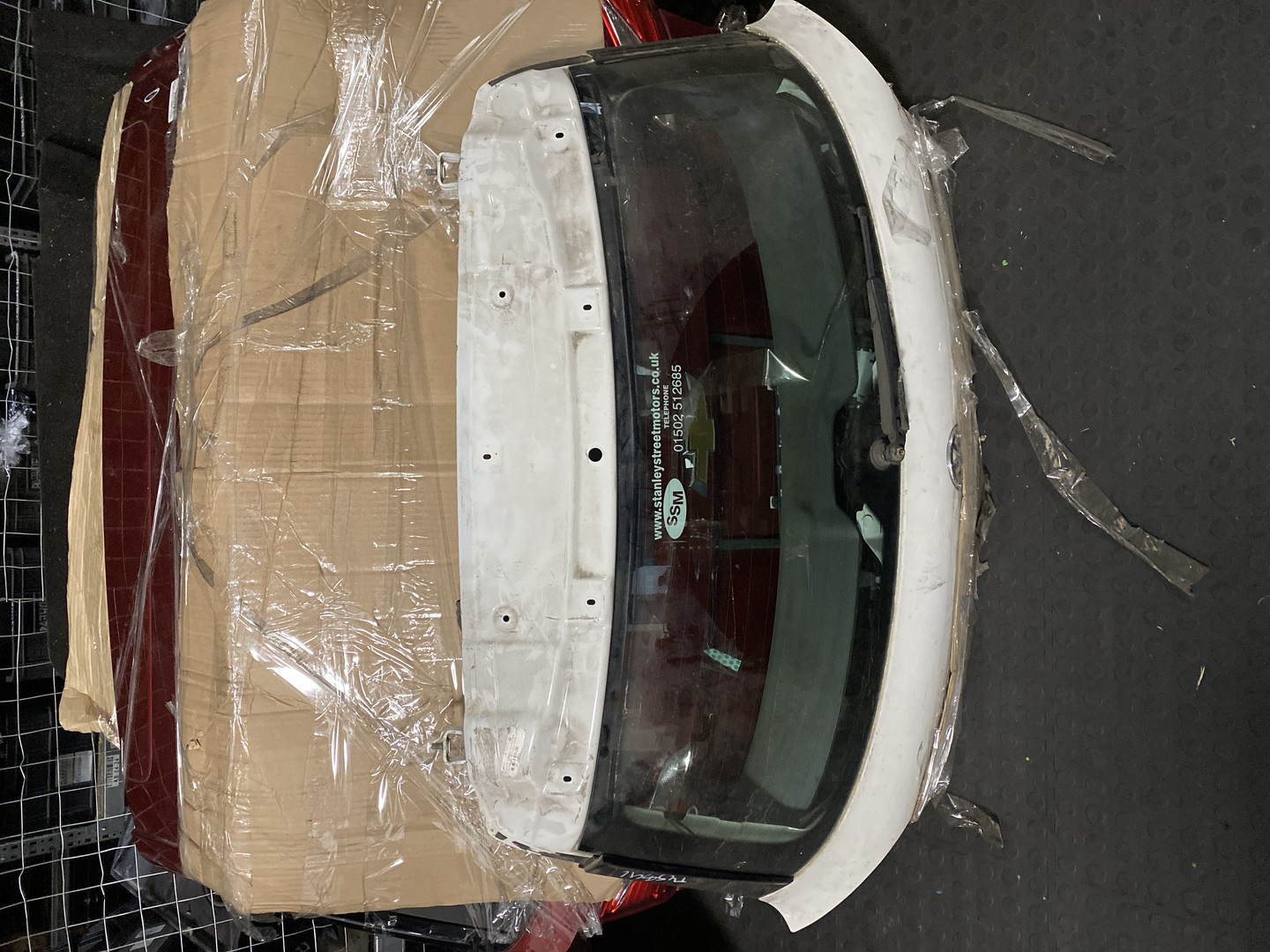 Дверь багажника