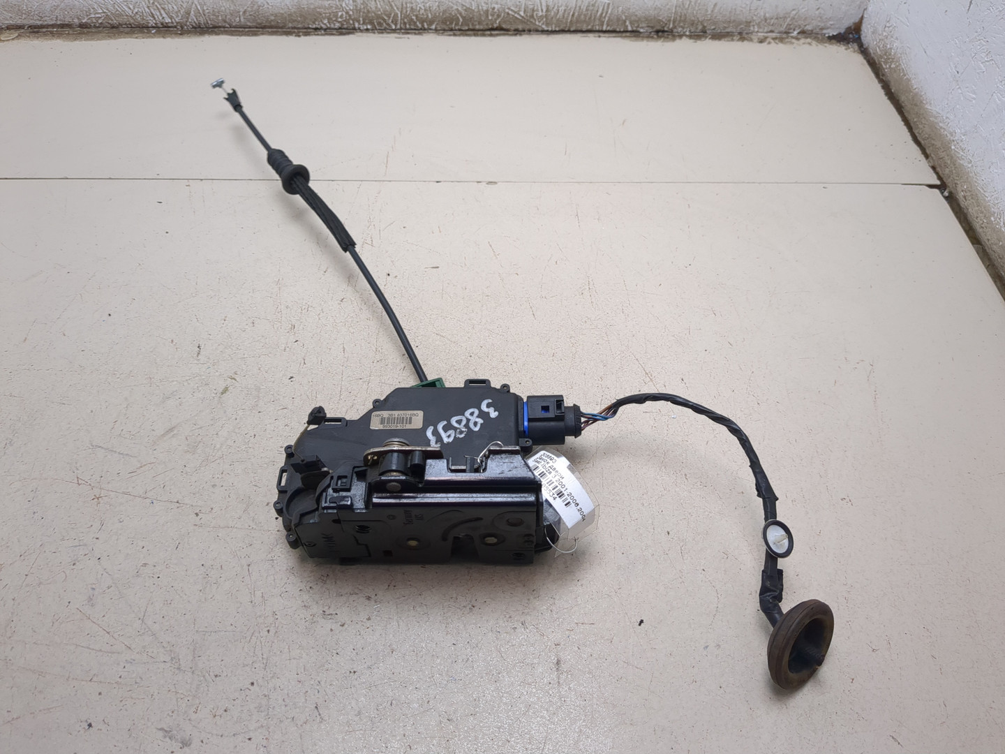 Замок двери передней правой