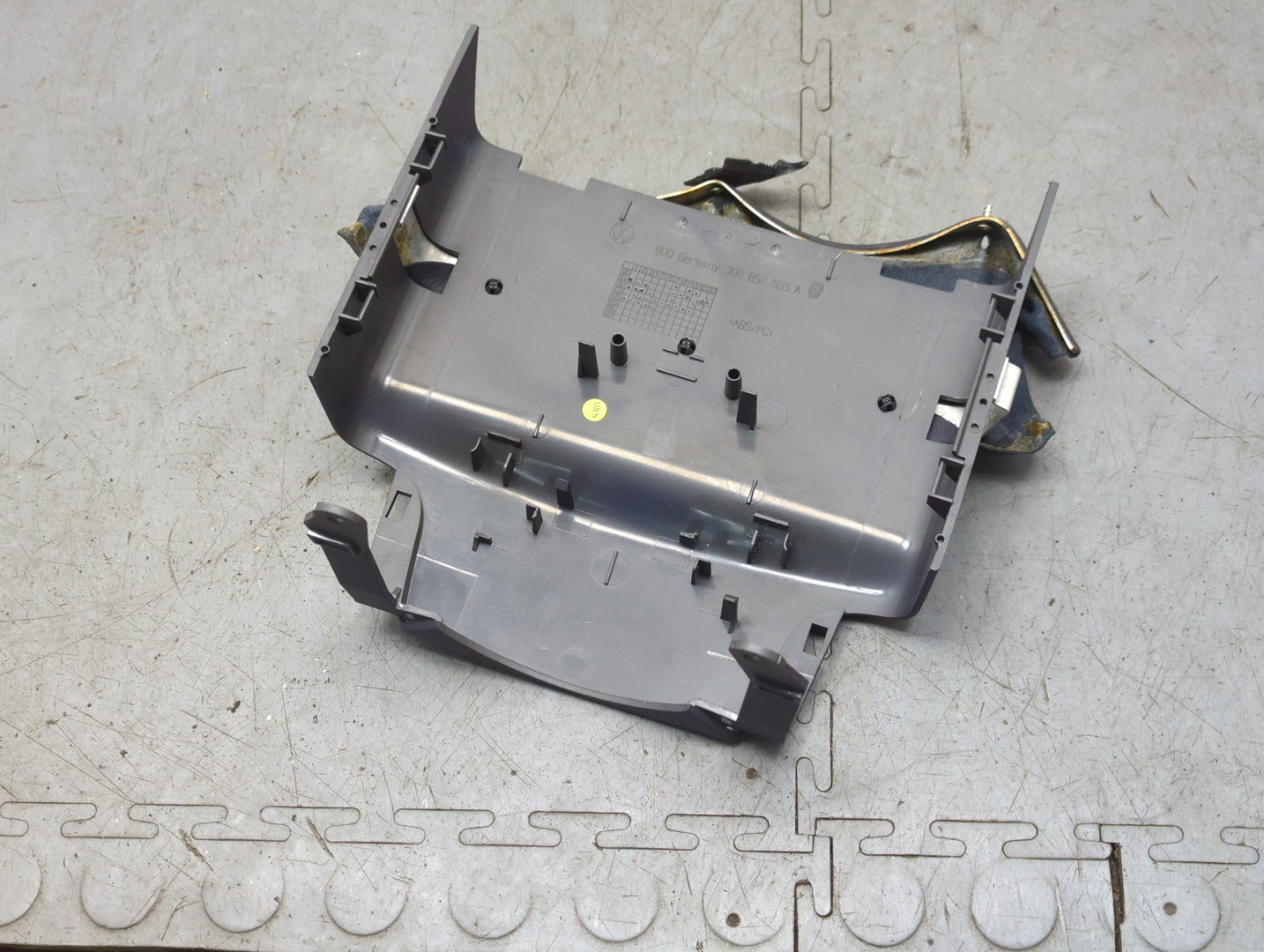 Кожух рулевой колонки