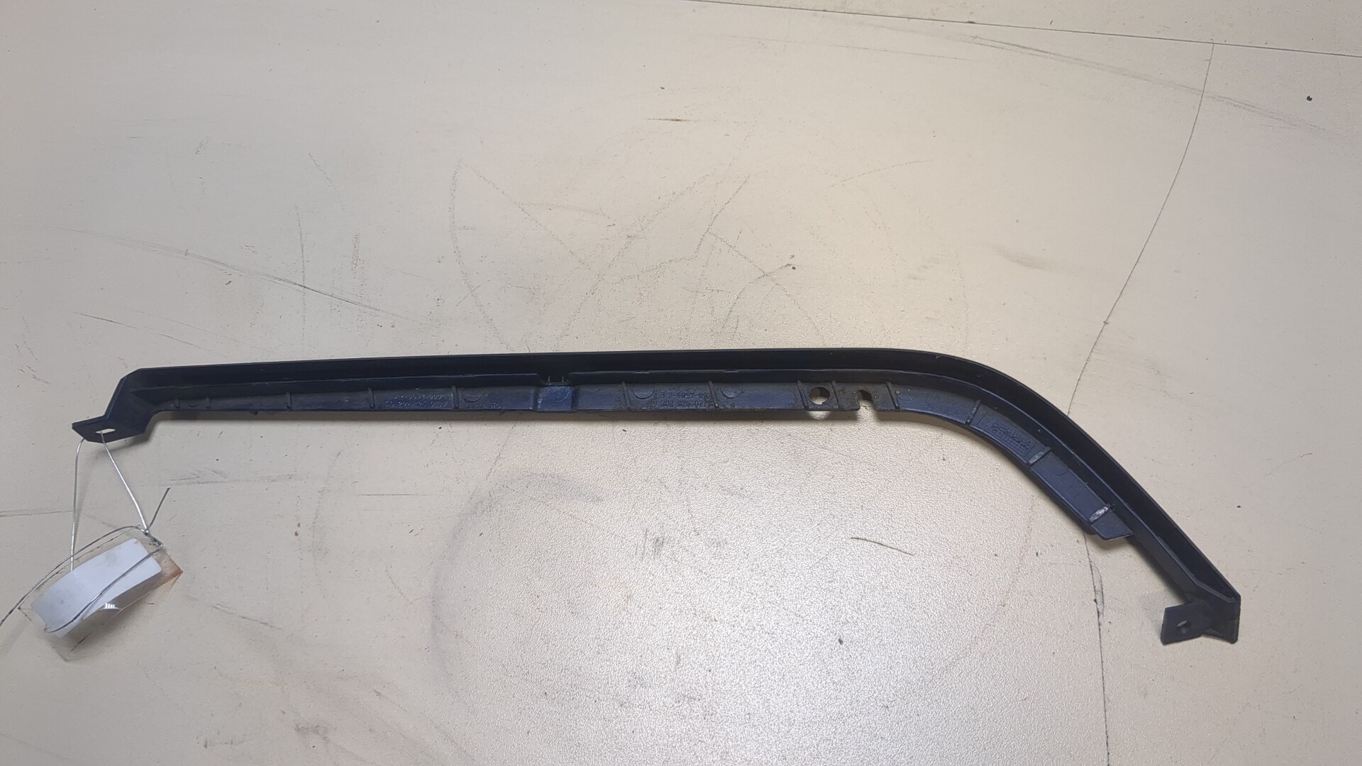 Планка под фару левая