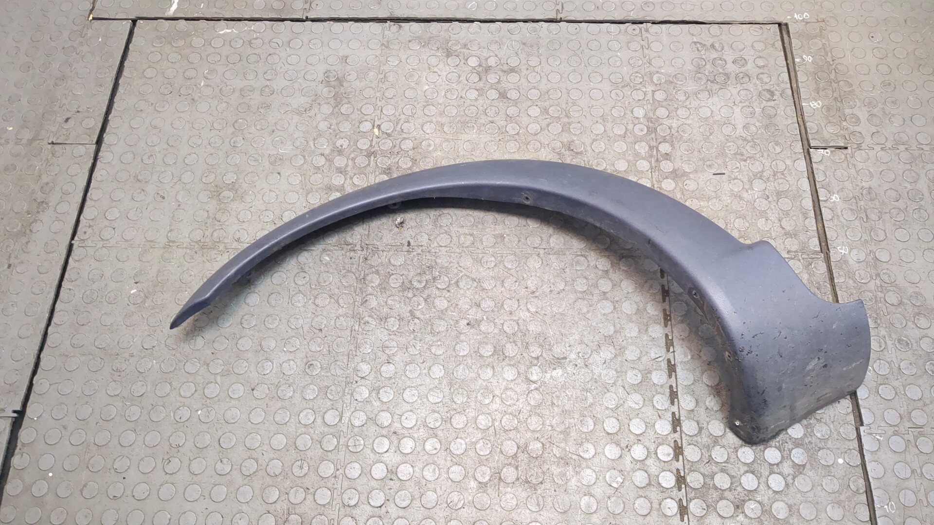 Накладка переднего крыла левого