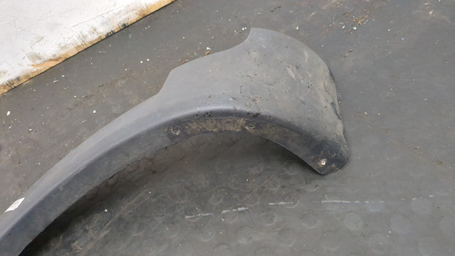 Накладка переднего крыла левого