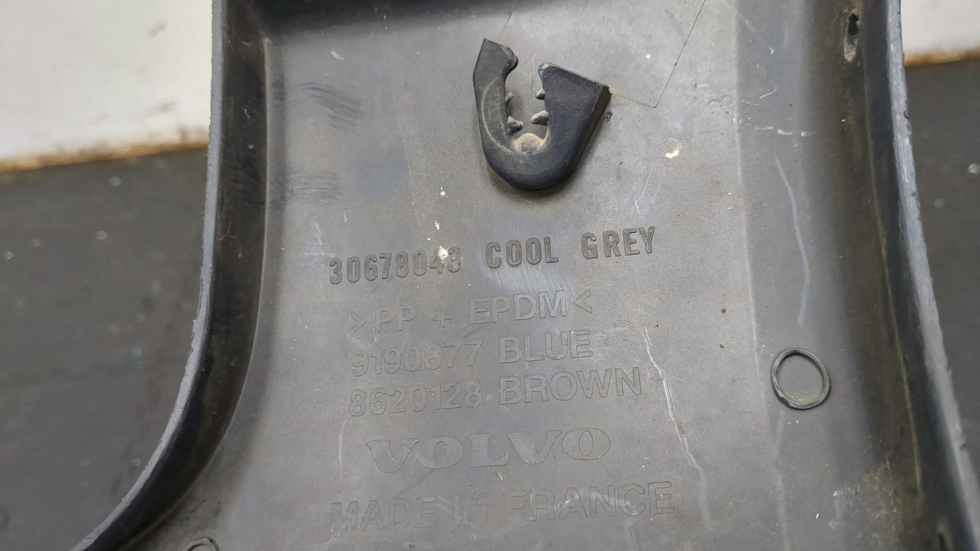 Накладка переднего крыла левого