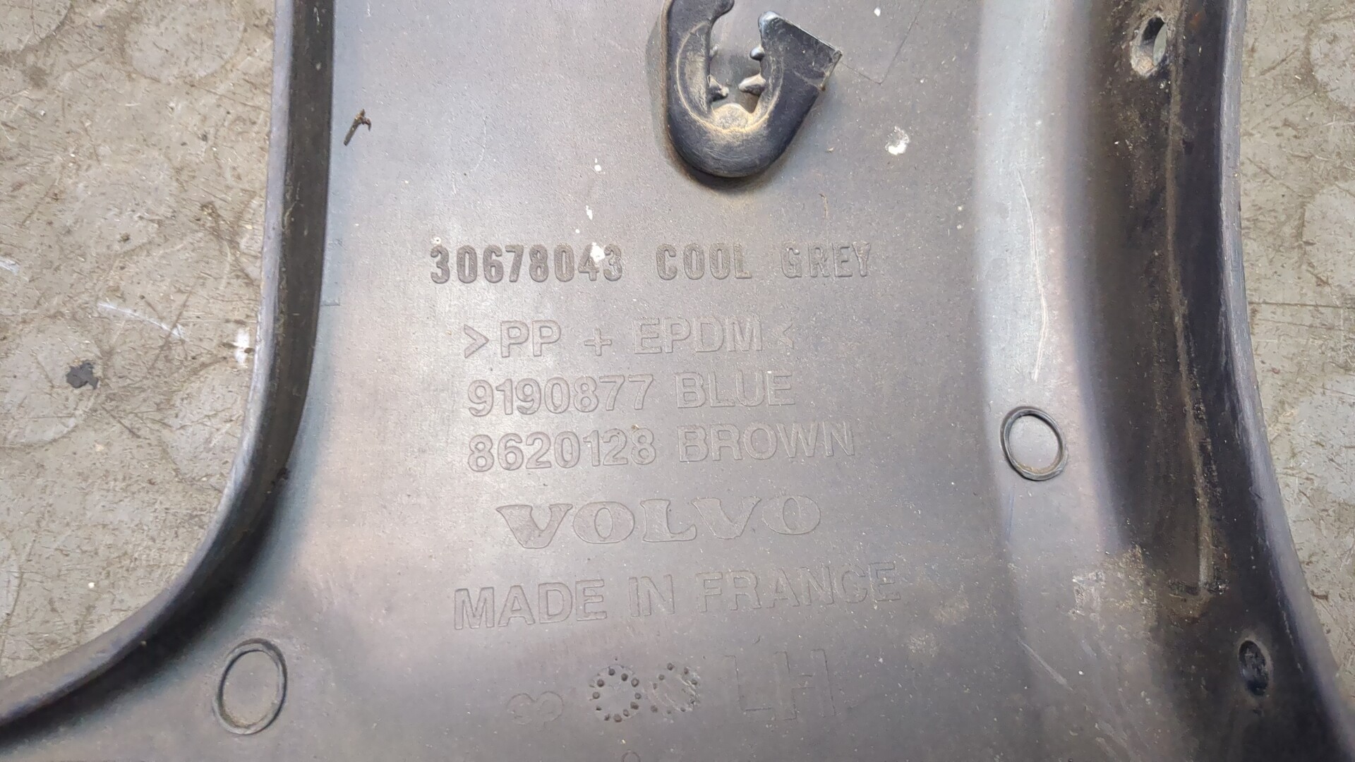 Накладка переднего крыла левого