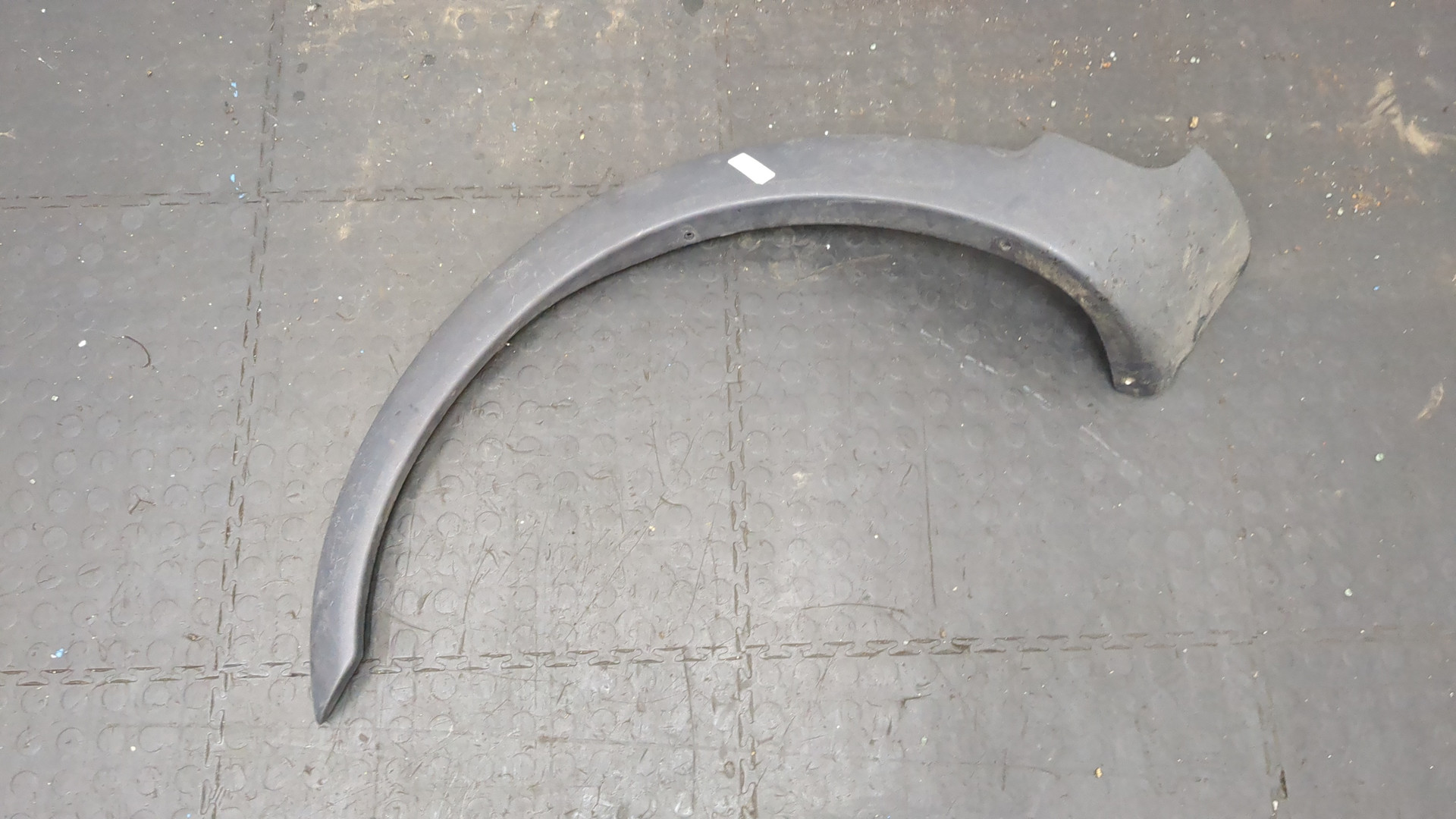 Накладка переднего крыла левого