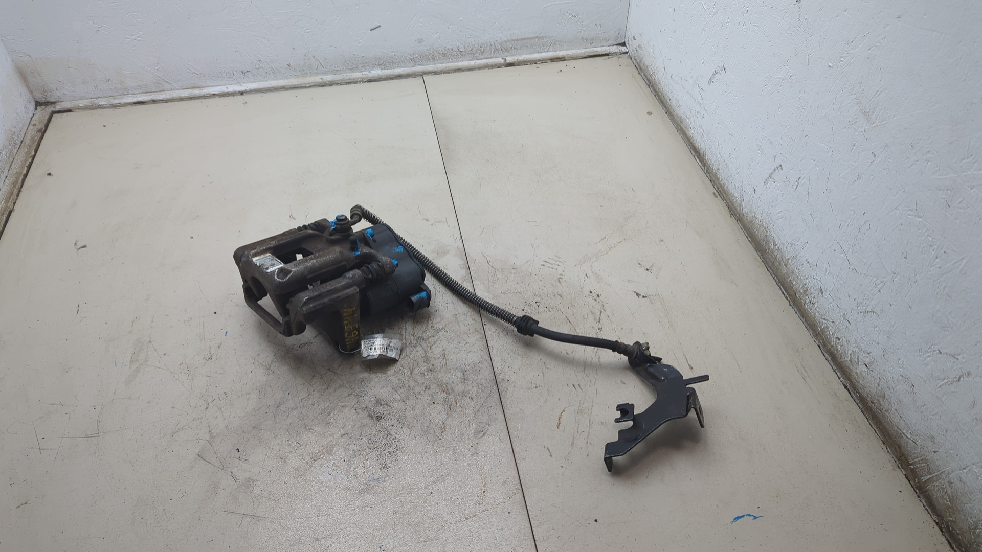 Суппорт задний левый