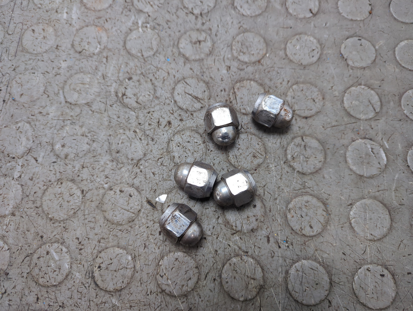 Гайка колеса