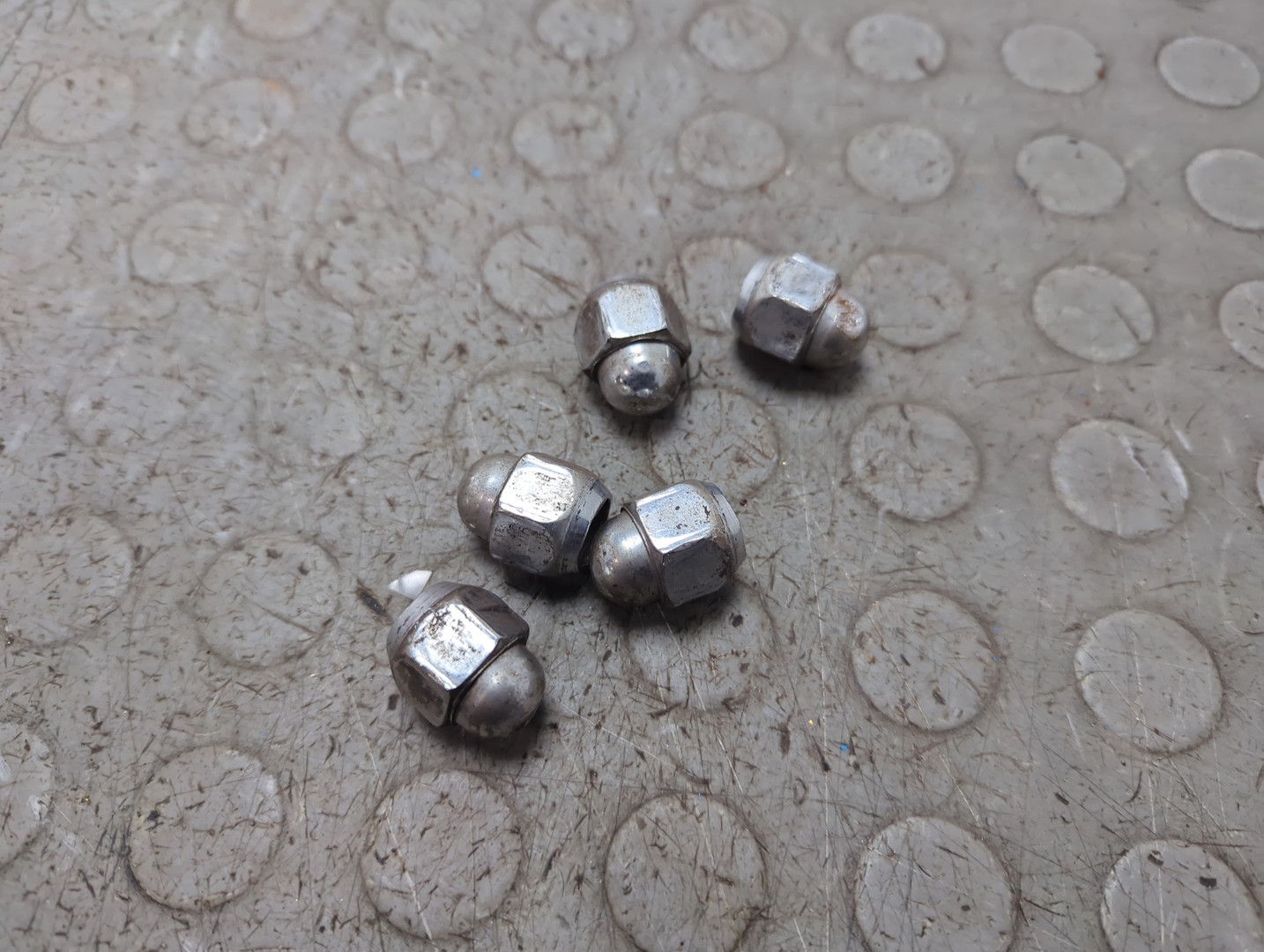 Гайка колеса