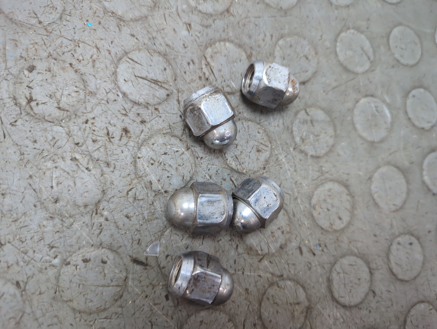 Гайка колеса