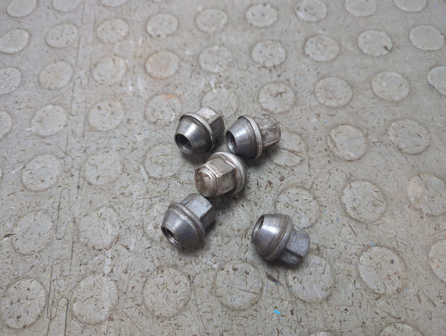 Гайка колеса