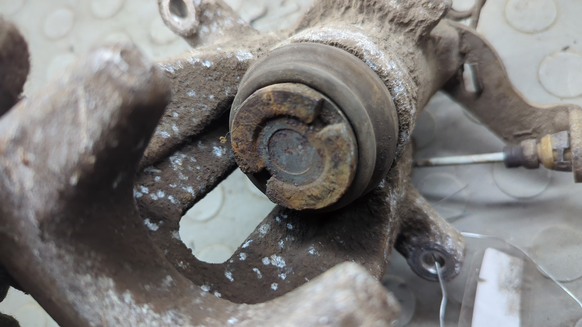 Суппорт задний правый