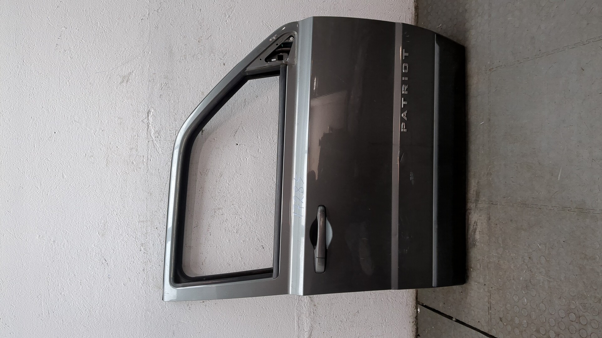 Дверь передняя правая