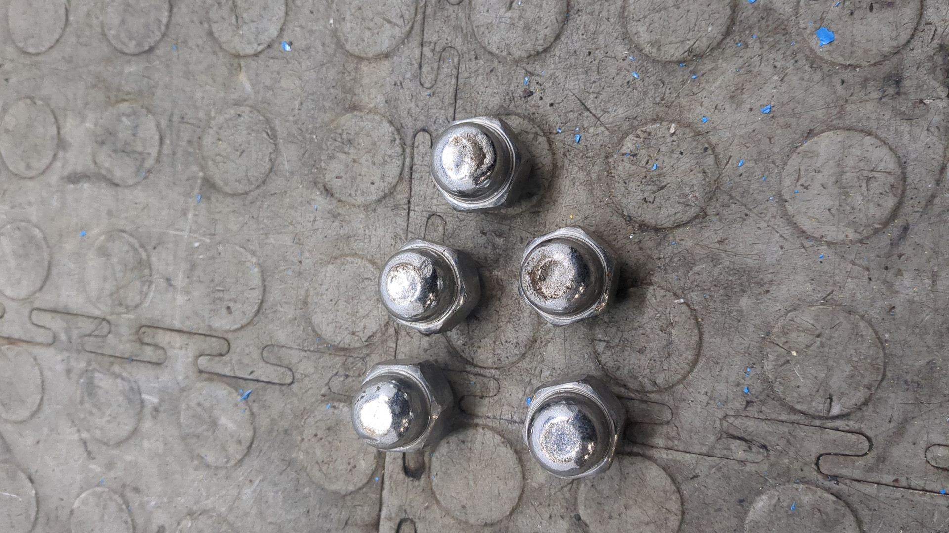 Гайка колеса