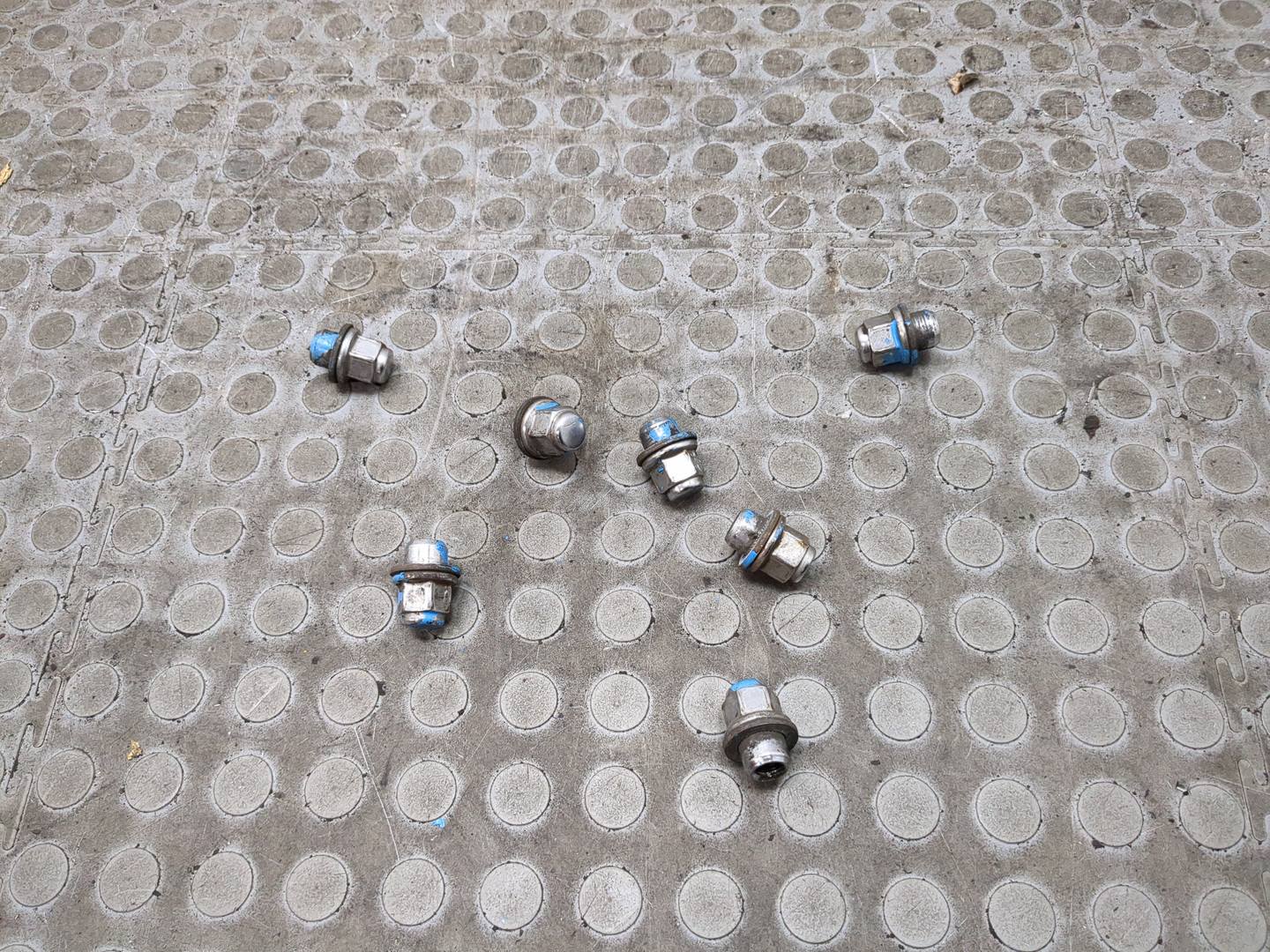 Гайка колеса