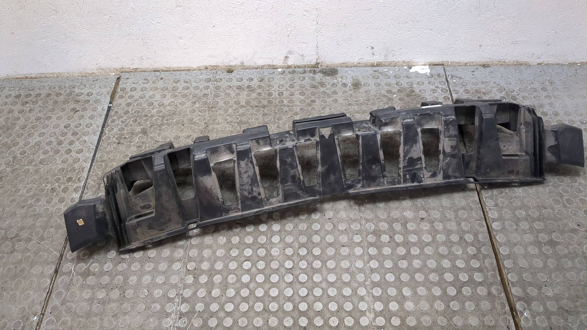 Кронштейн переднего бампера