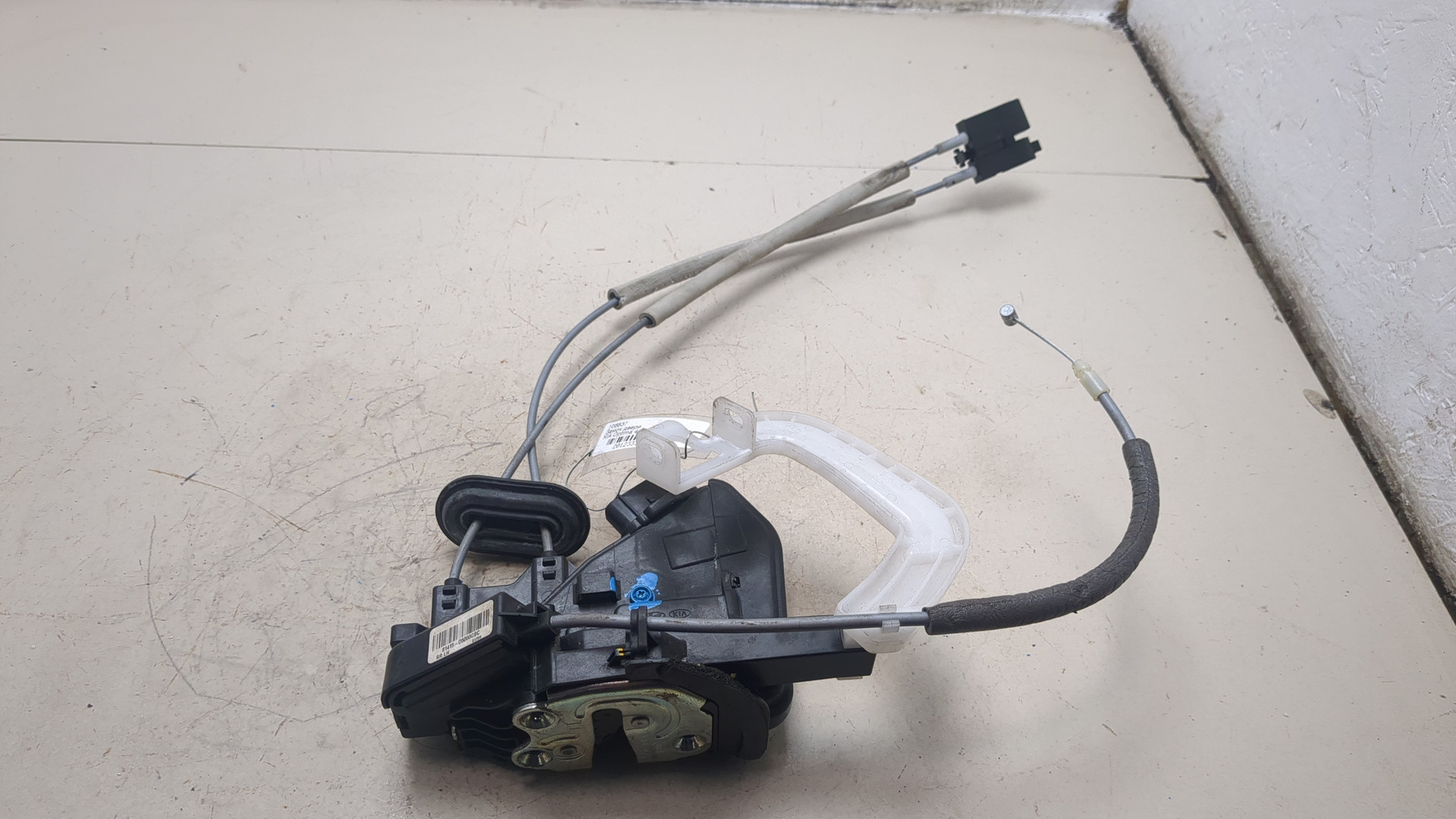 Замок двери задней левой