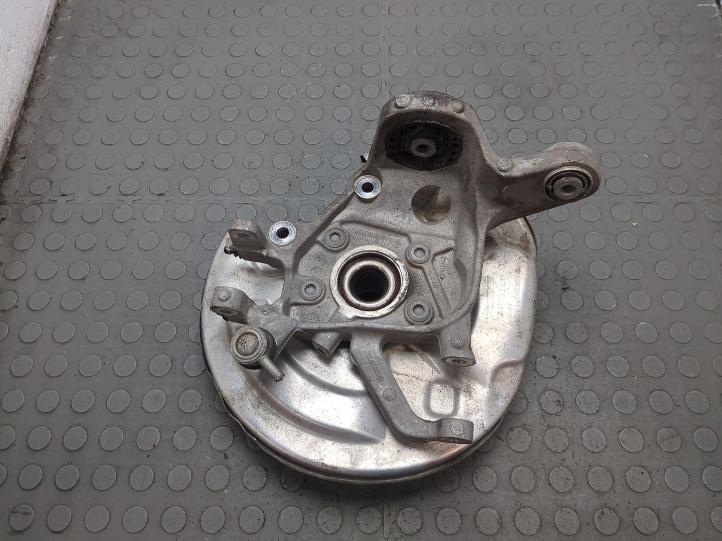 Кулак поворотный задний левый