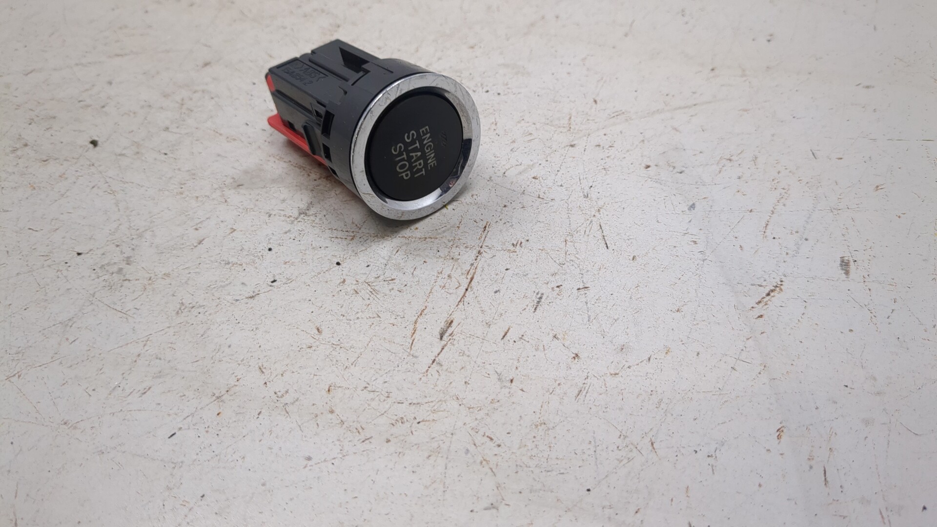 Кнопка запуска двигателя