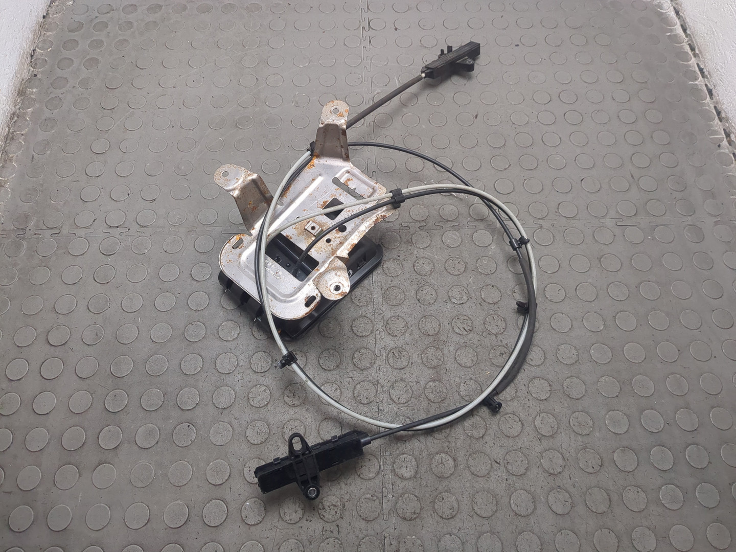 Замок спинки сиденья