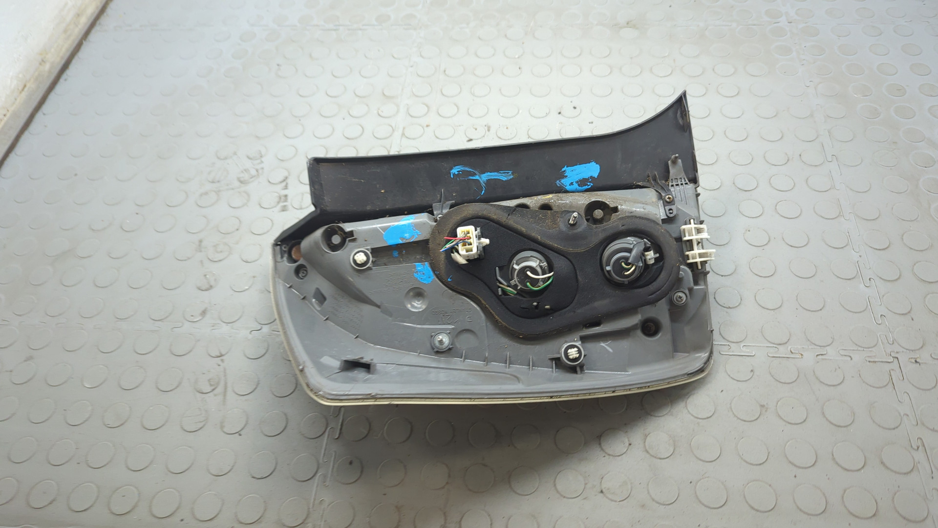 Фонарь задний правый