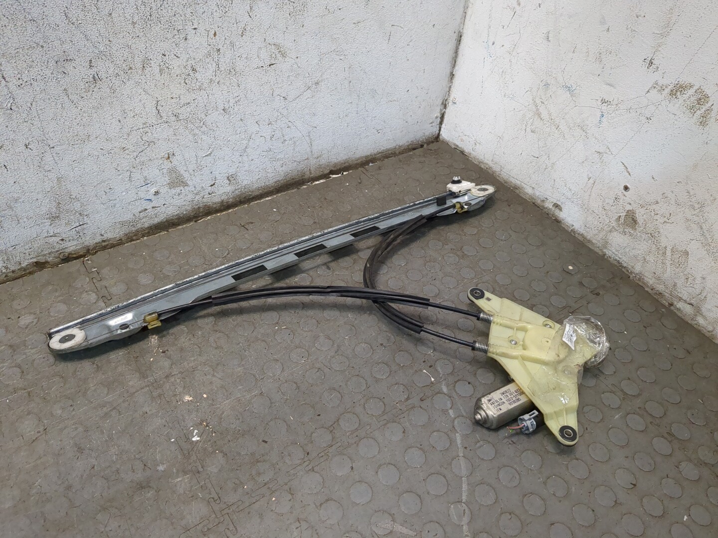 Стеклоподъемник электр. передний левый