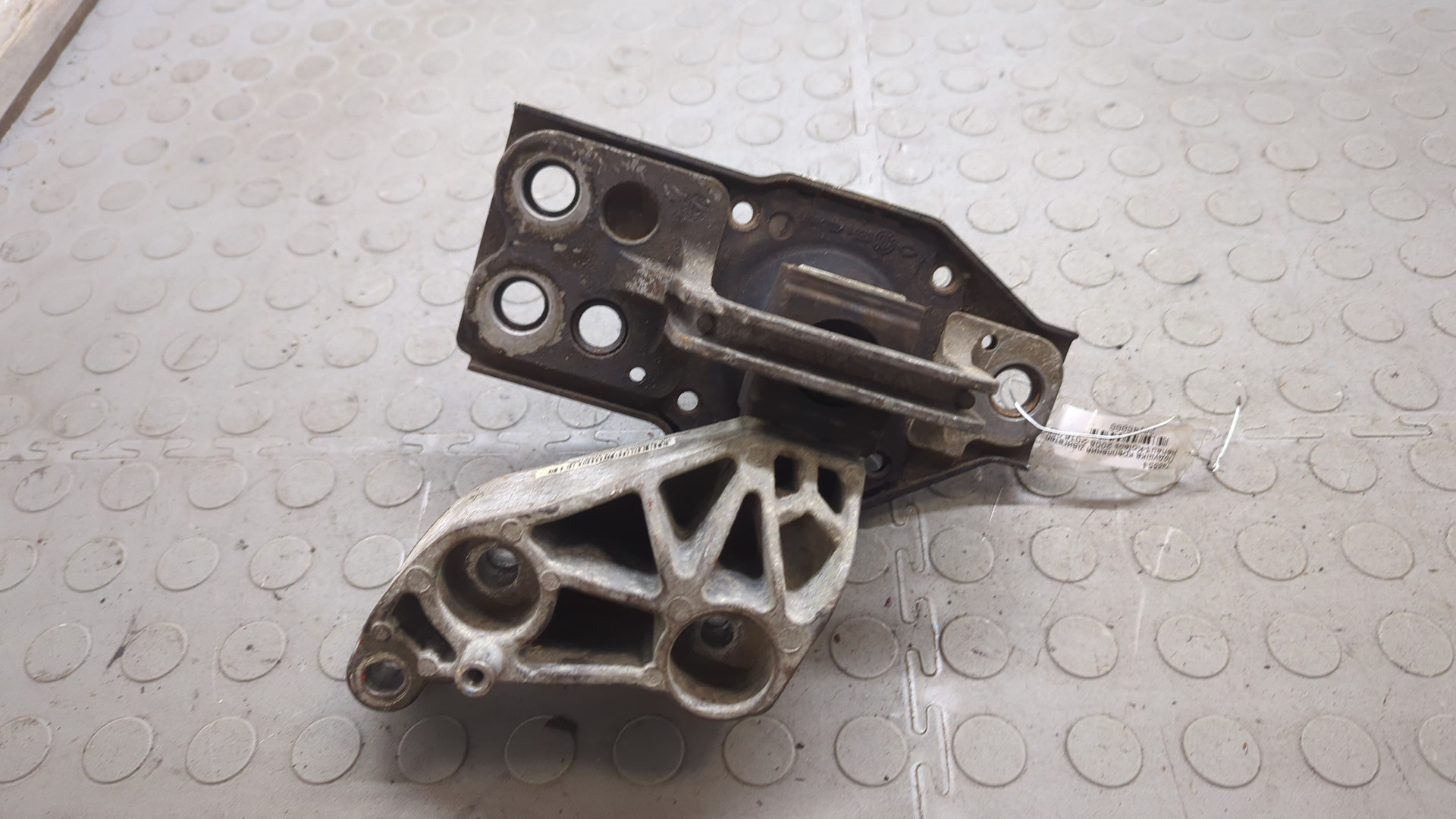 Опора двигателя