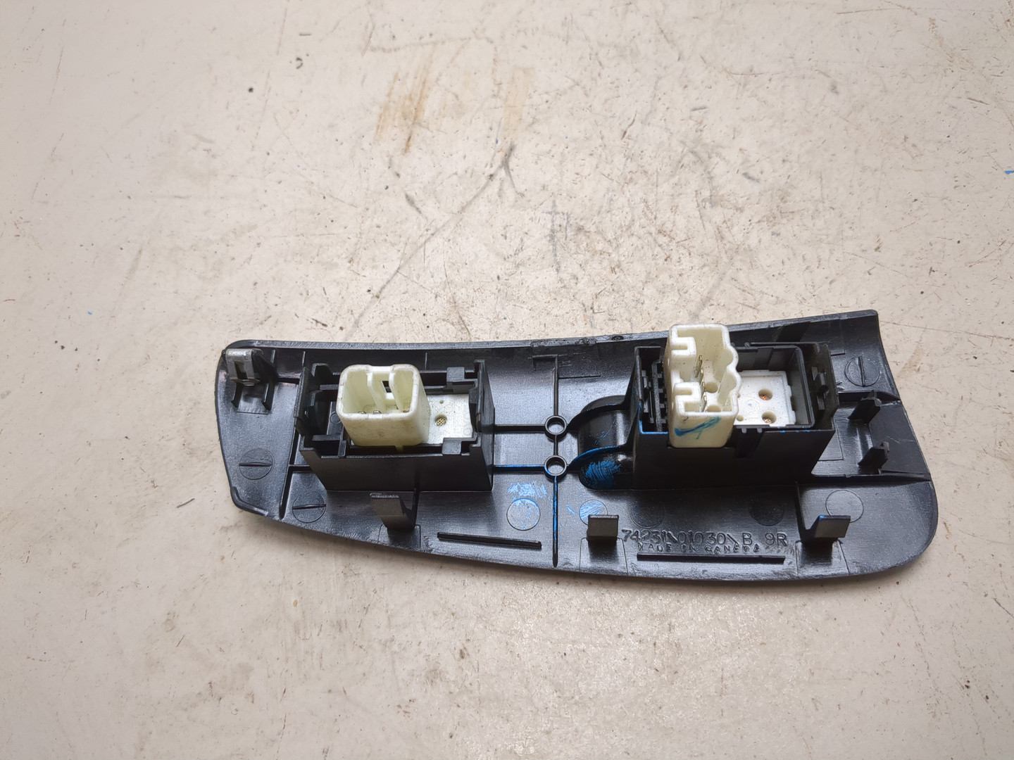 Кнопка стеклоподъемника