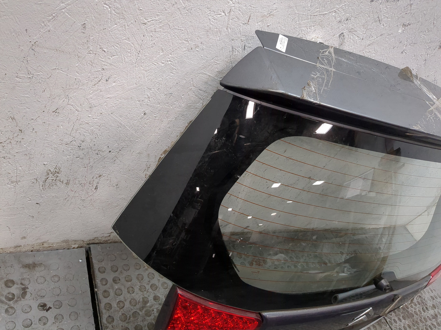 Дверь багажника