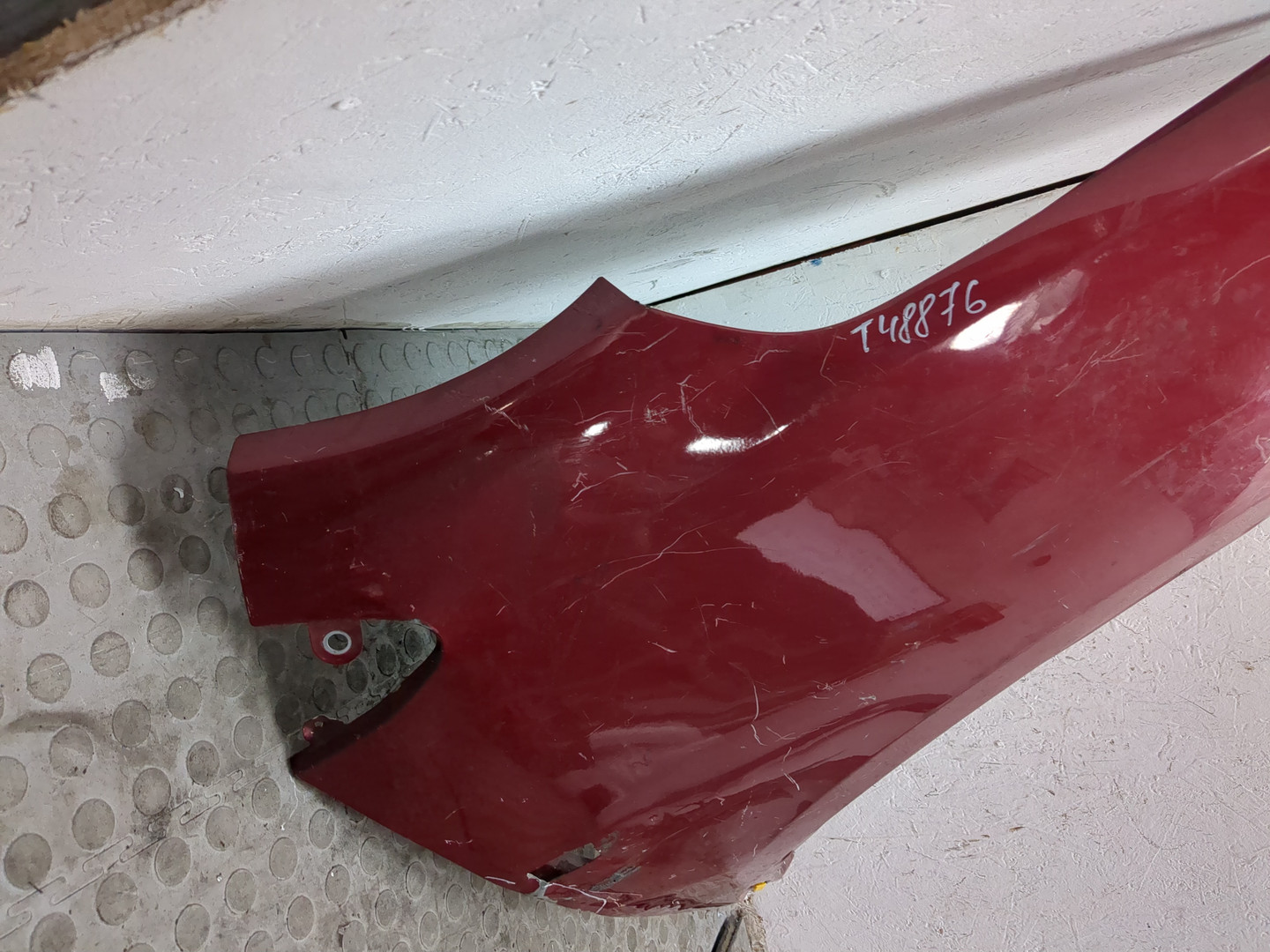 Крыло переднее правое