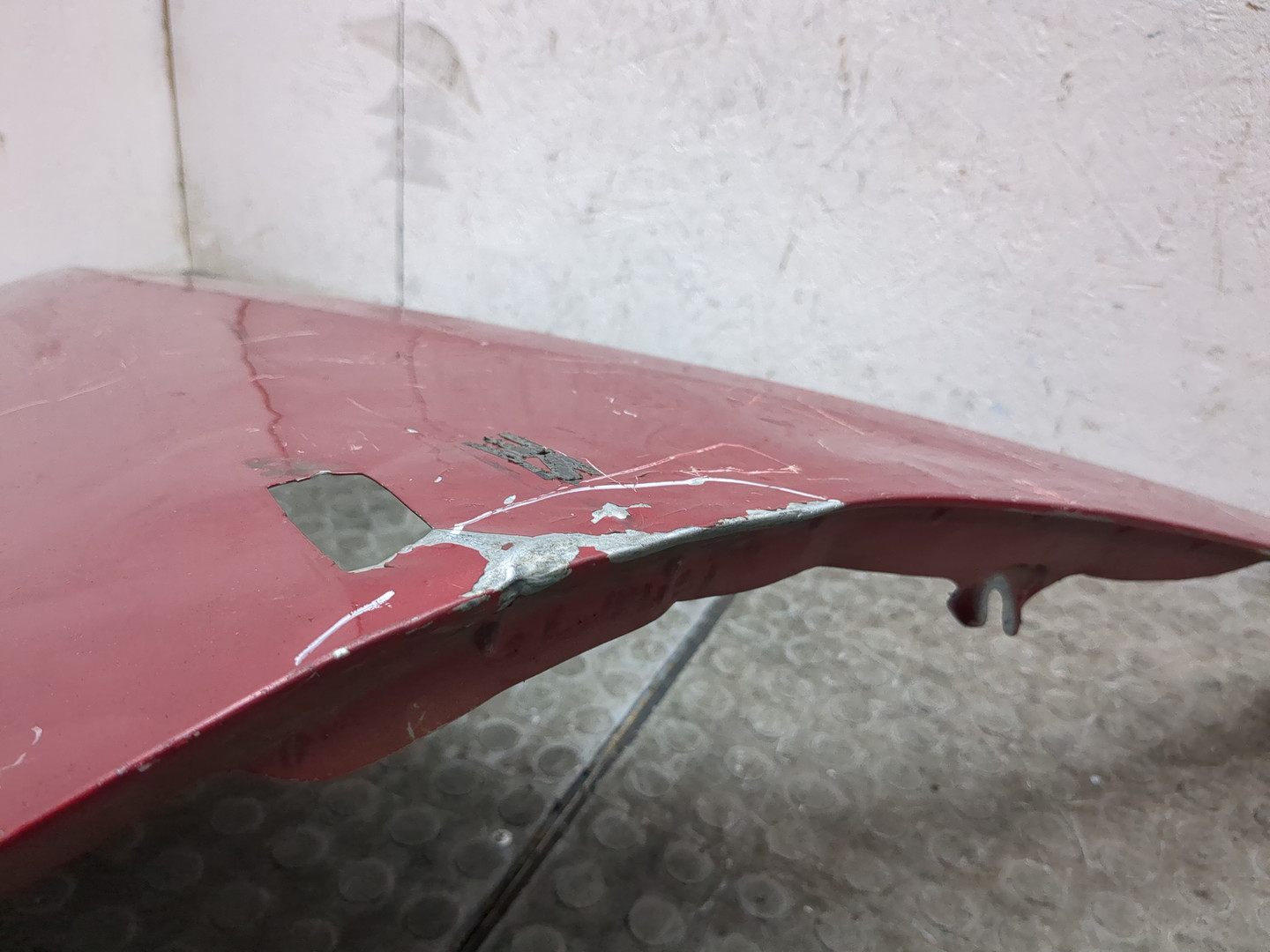 Крыло переднее правое