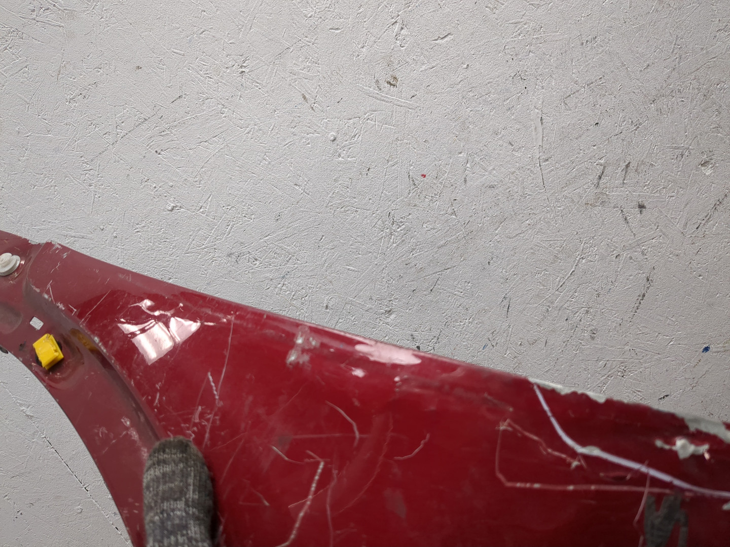 Крыло переднее правое