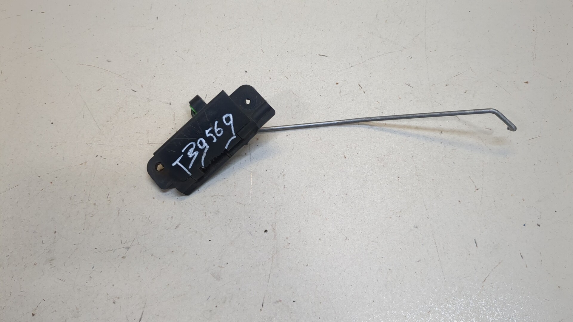 Ручка двери багажника наружная