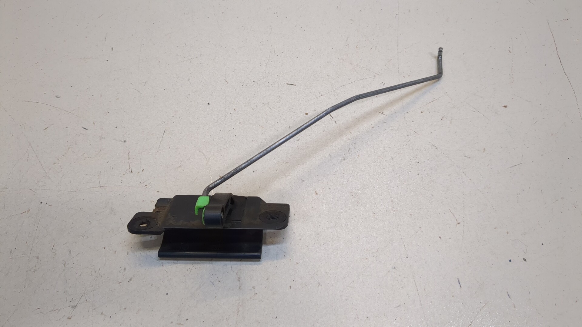 Ручка двери багажника наружная