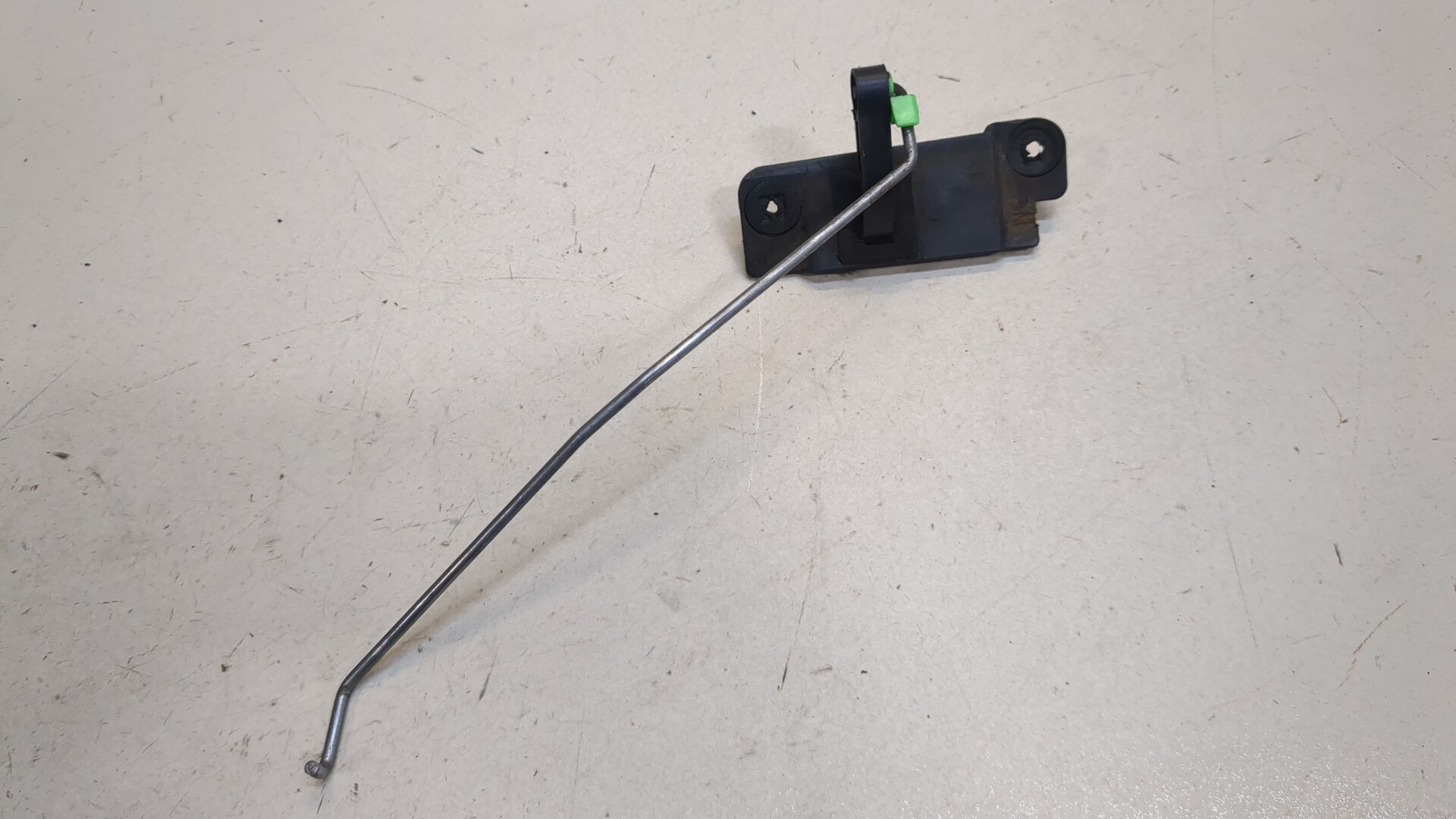 Ручка двери багажника наружная