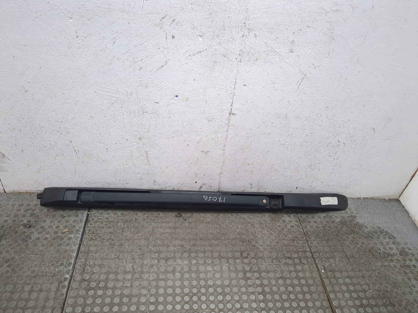 Рейлинг (релинг) левый (планка на крышу)