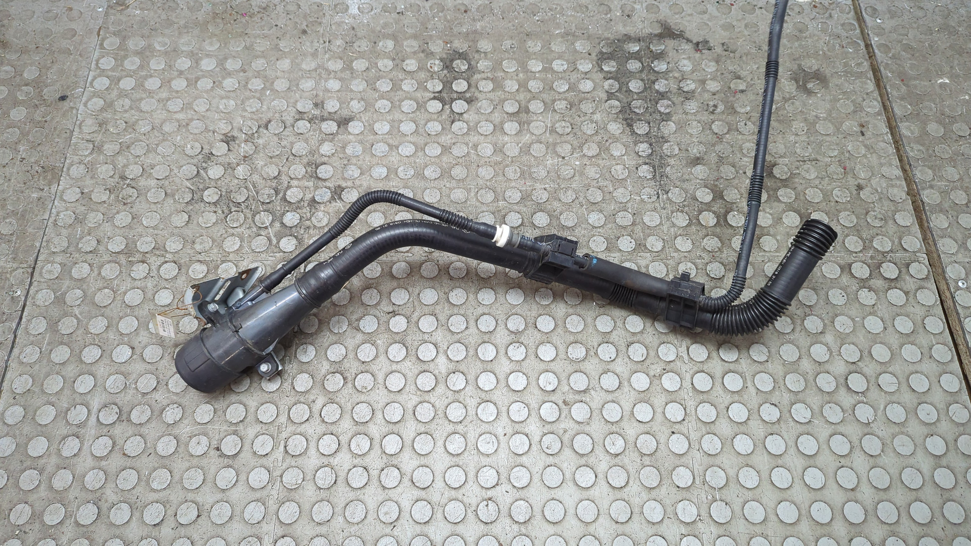 Горловина топливного бака