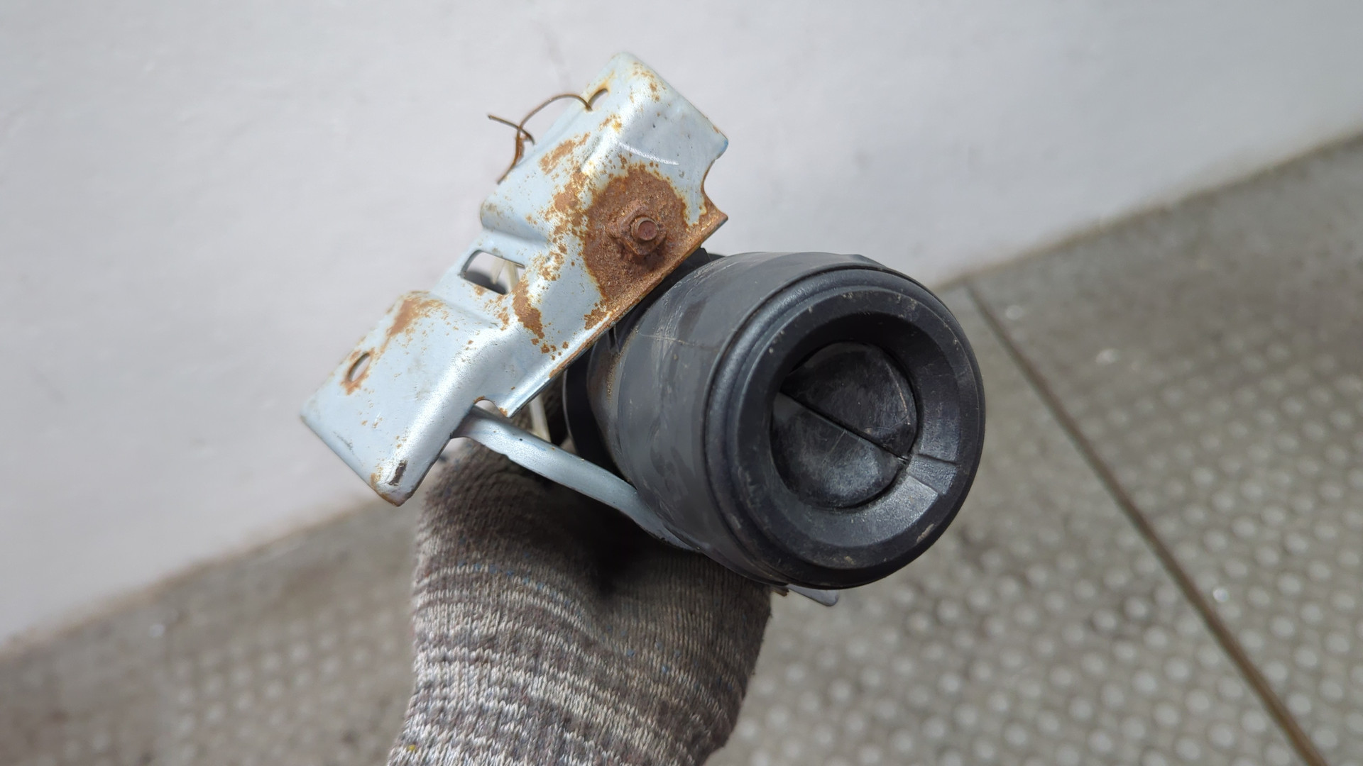 Горловина топливного бака