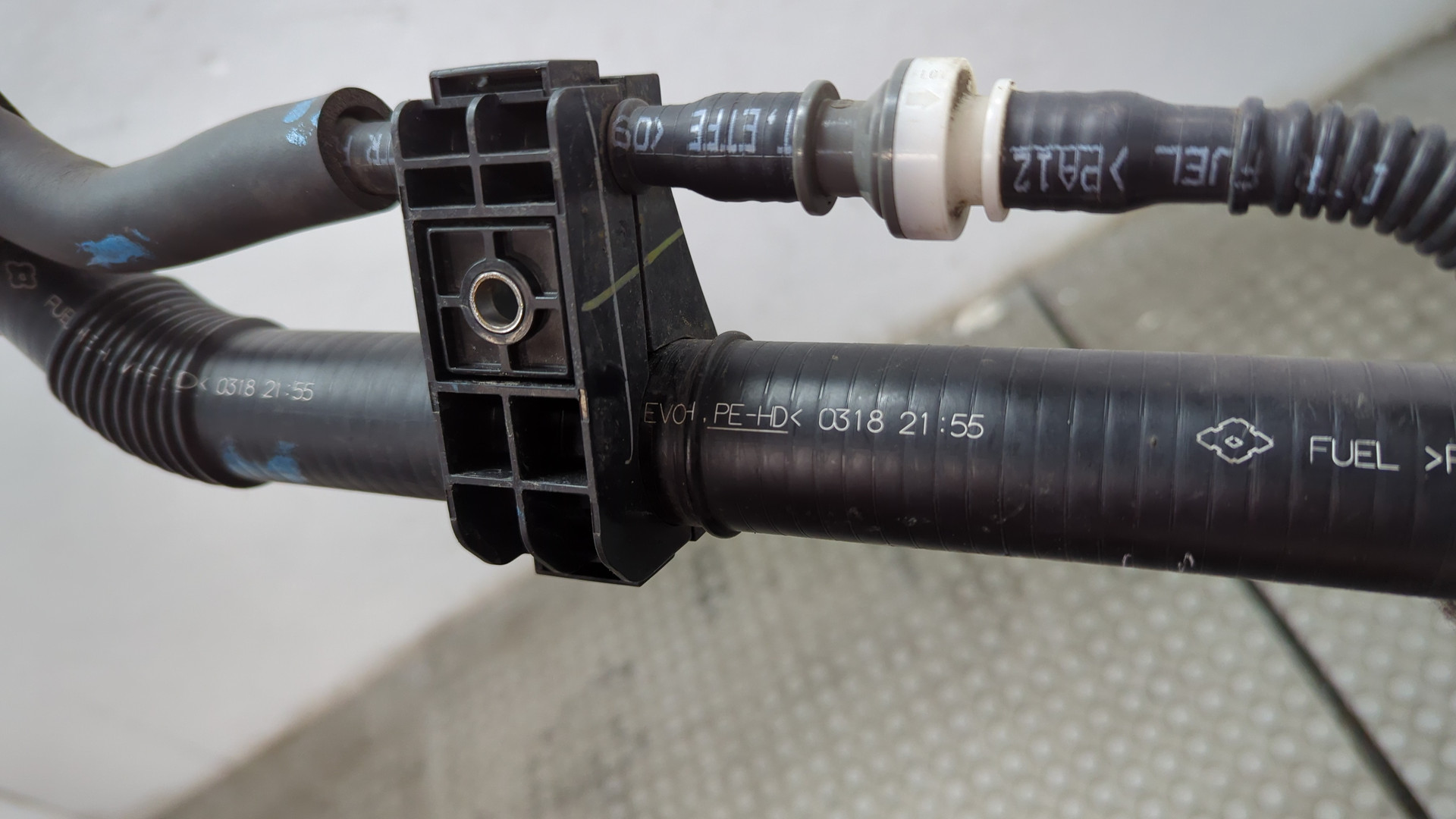 Горловина топливного бака