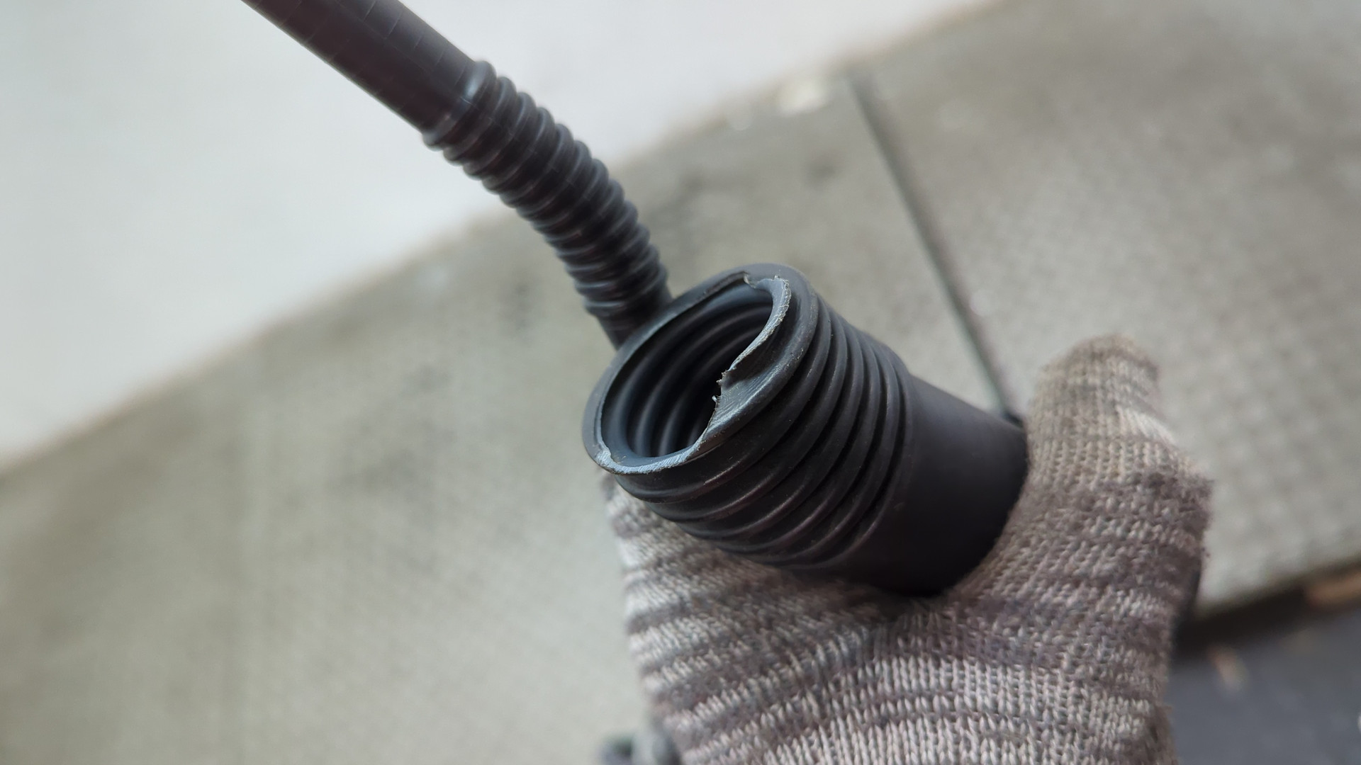 Горловина топливного бака