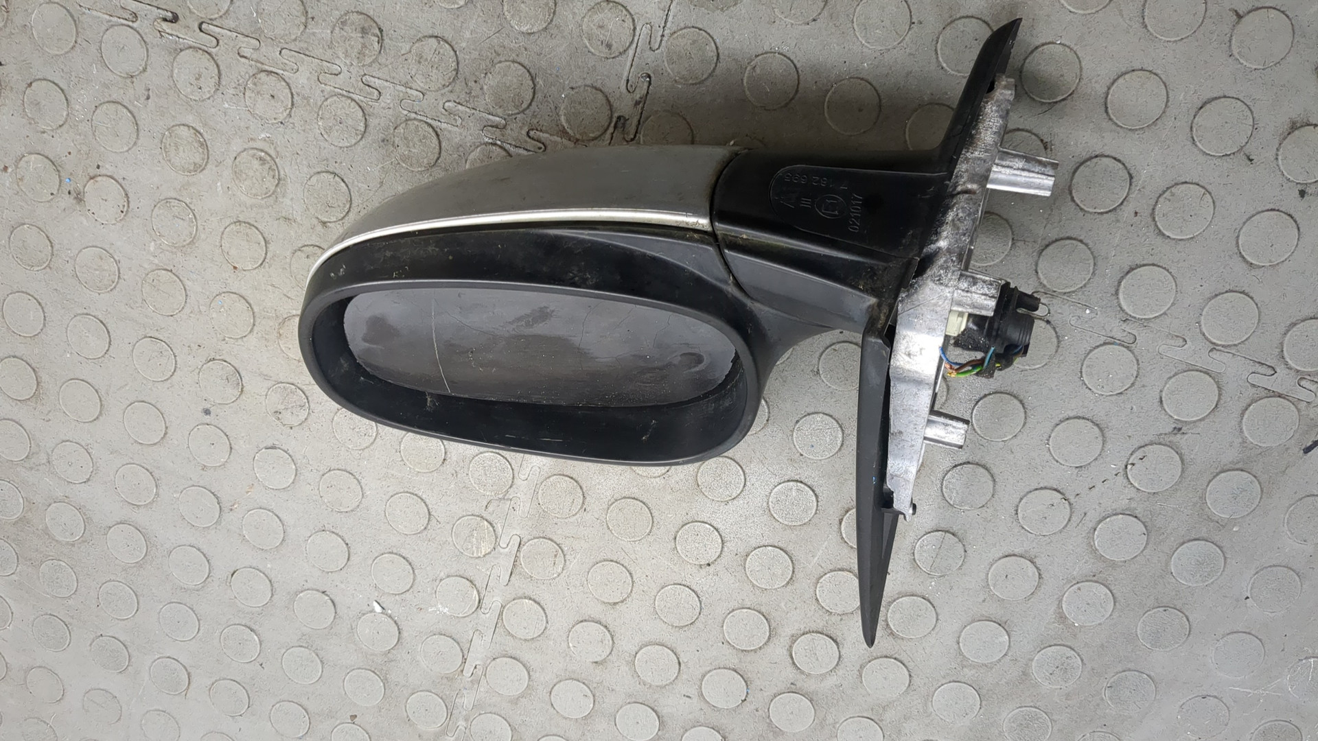 Зеркало правое электрическое