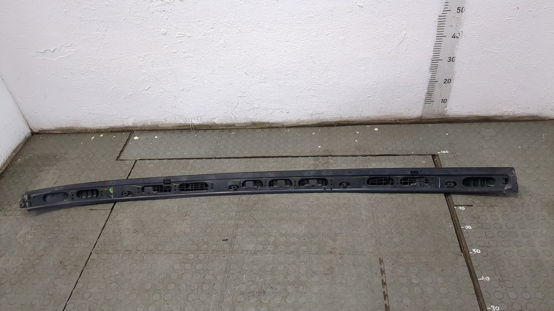 Рейлинг (релинг) правый (планка на крышу)