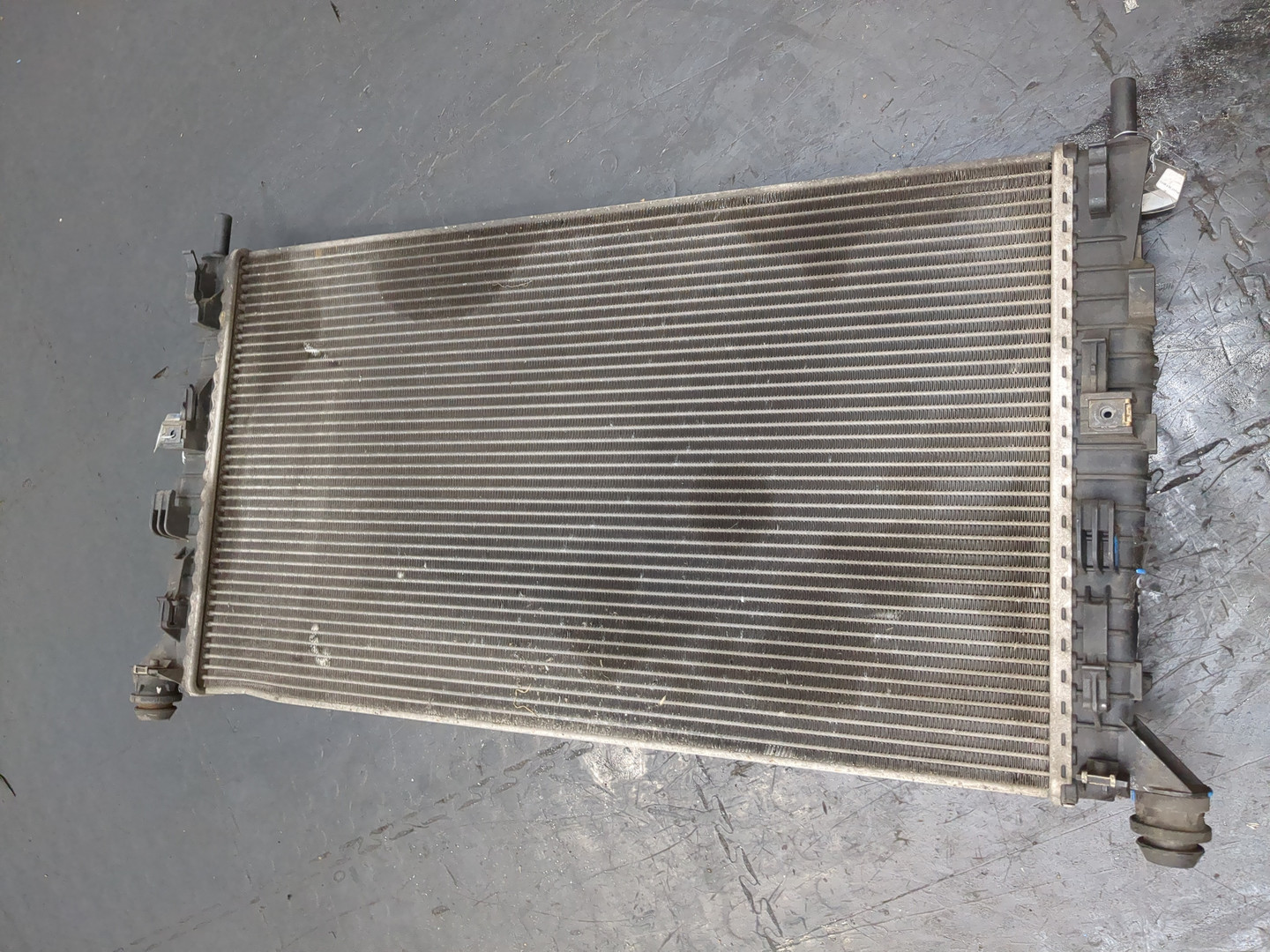 Радиатор охлаждения двигателя основной